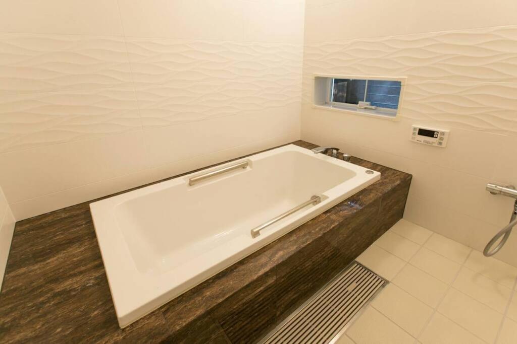 Traditional/modern Paradise In Quiet Area! *