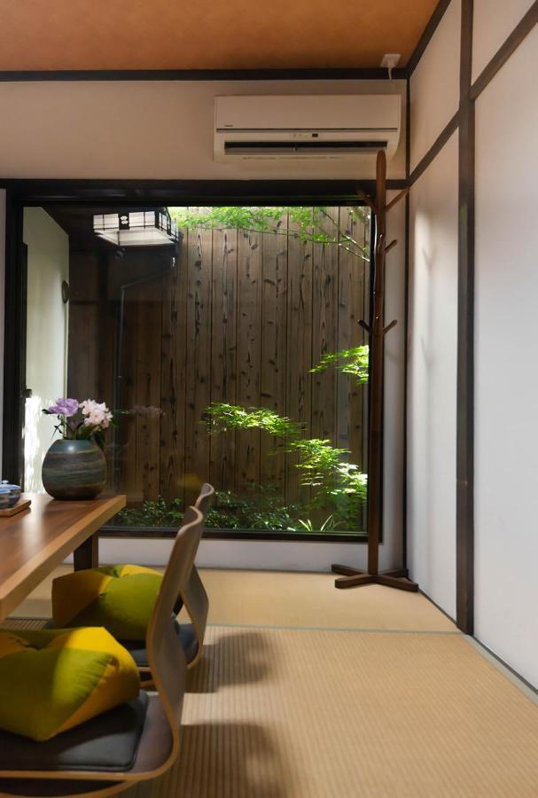 桜の宿千本 Two Two Toilets