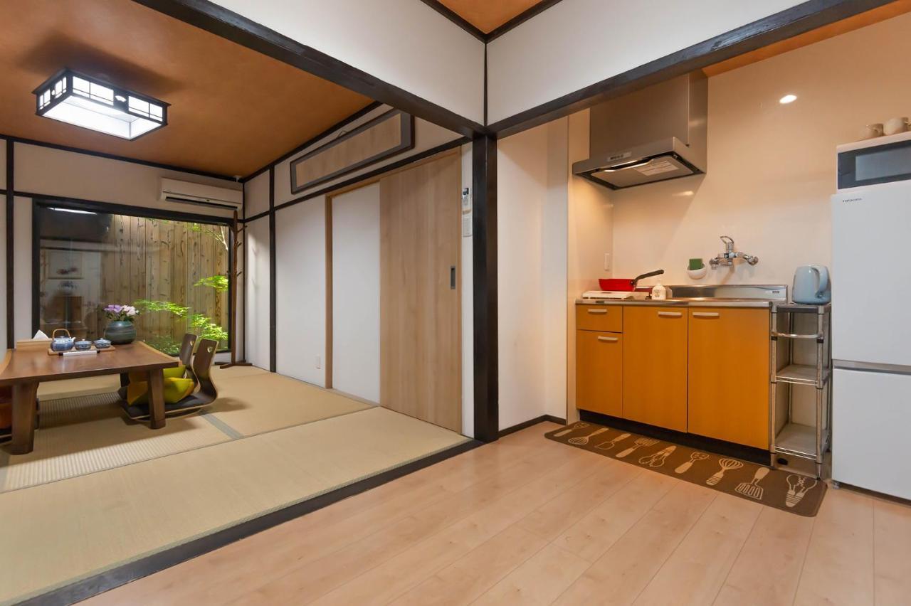 桜の宿千本 Two Two Toilets