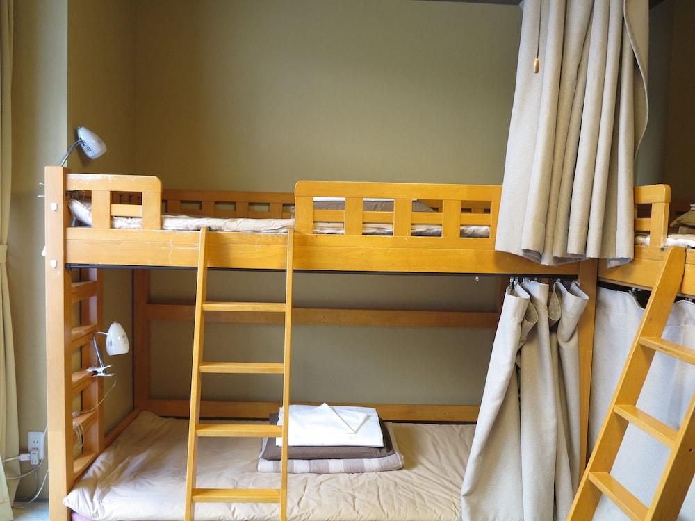 Hana Guest house 2*