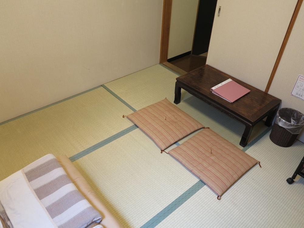 Hana Guest house 2*