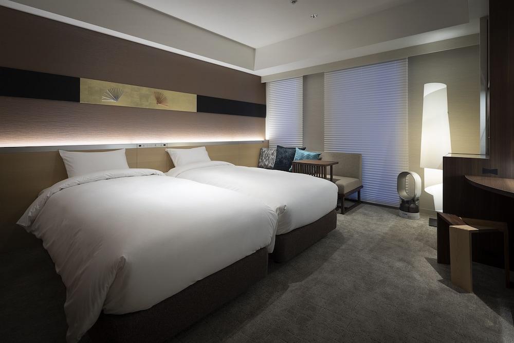 Cross Hotel