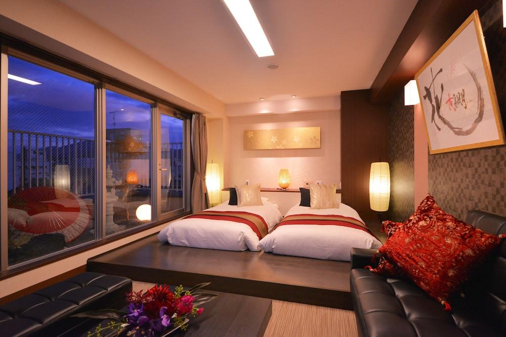 Hana Hotel 3*