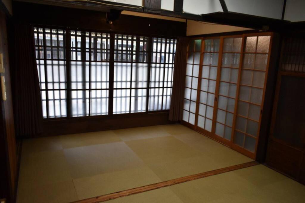 【利灸ゲストハウス】3 Mins Walk To Station! Unique House！ Kyoto