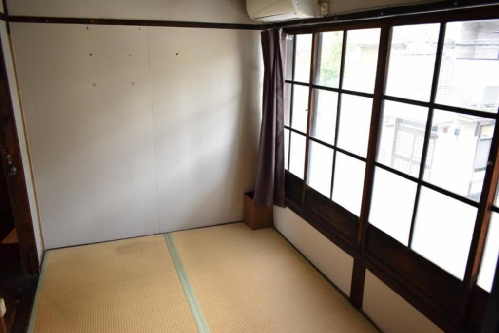 Villa 【利灸ゲストハウス】3 Mins Walk To Station! Unique House！