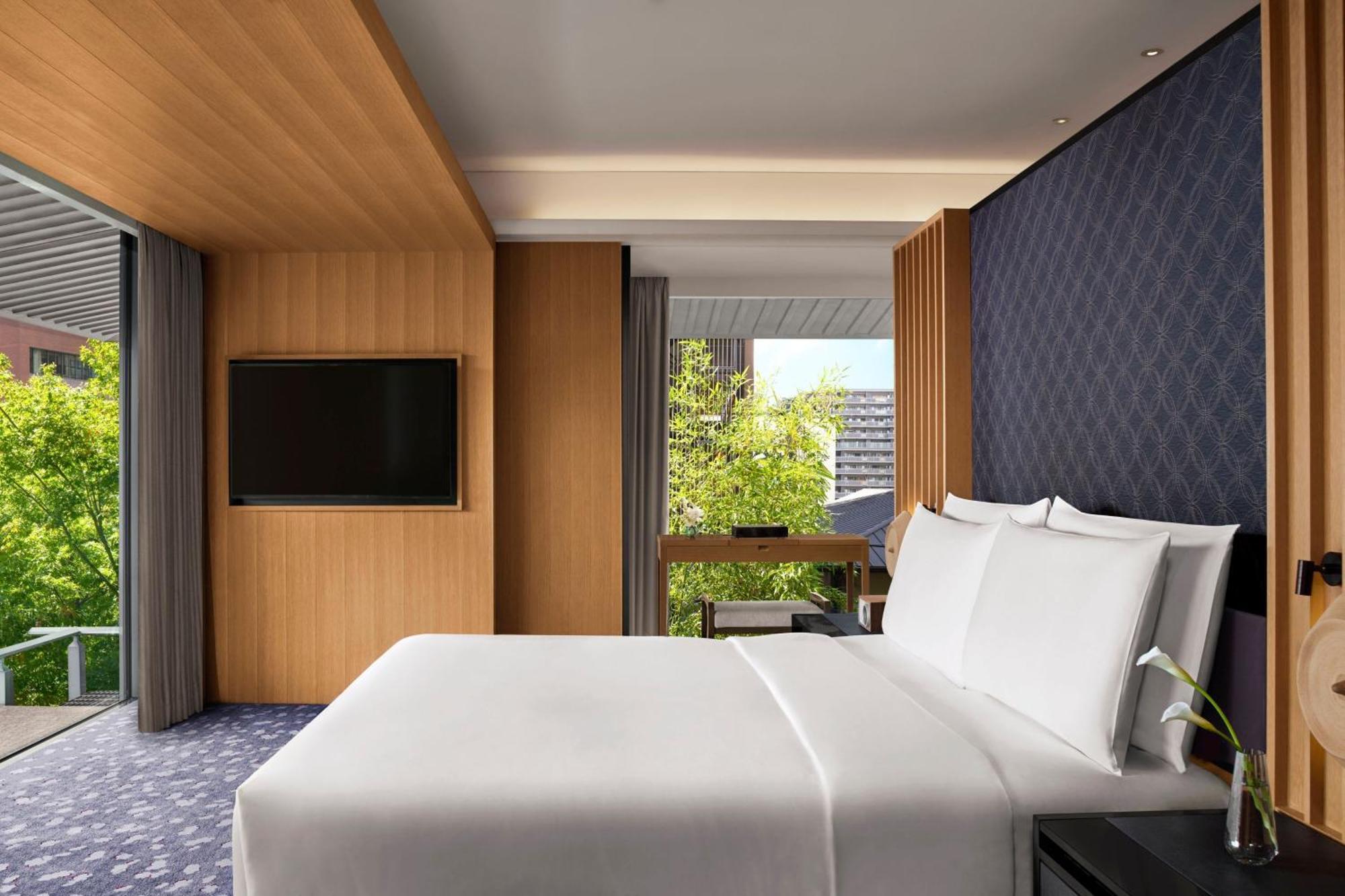 The Ritz-carlton