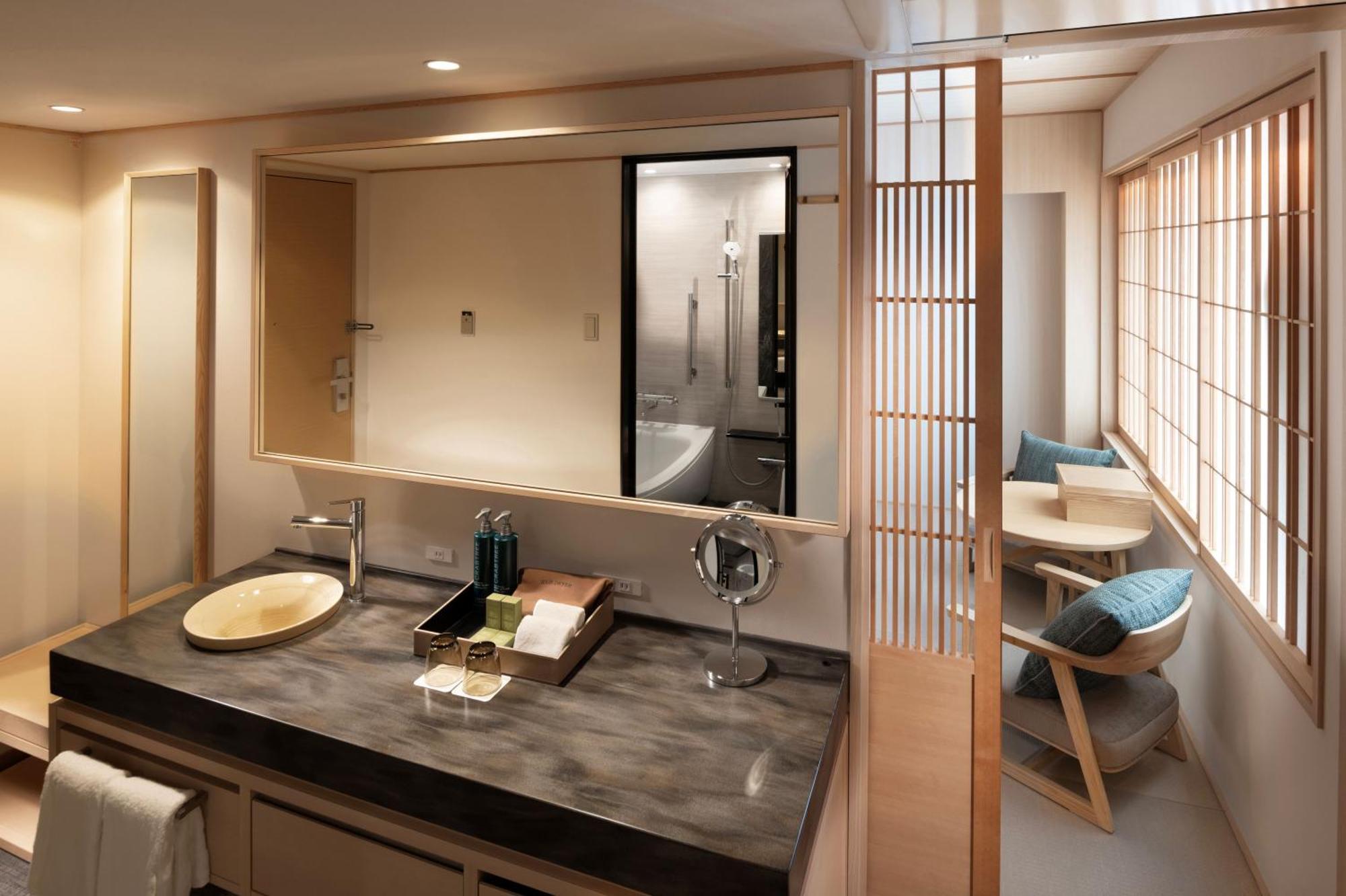 Doubletree By Hilton Higashiyama Hotel