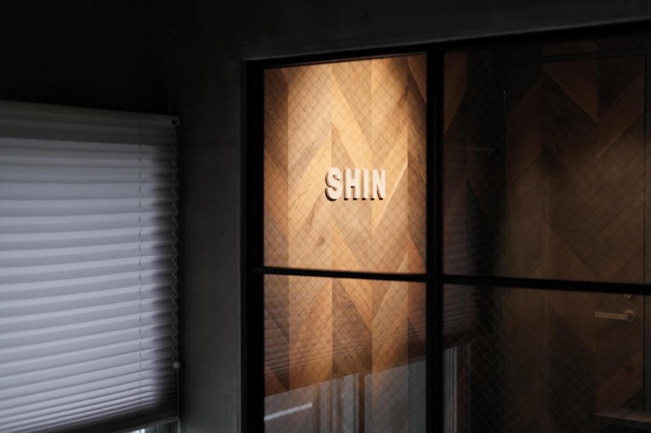 Shin *