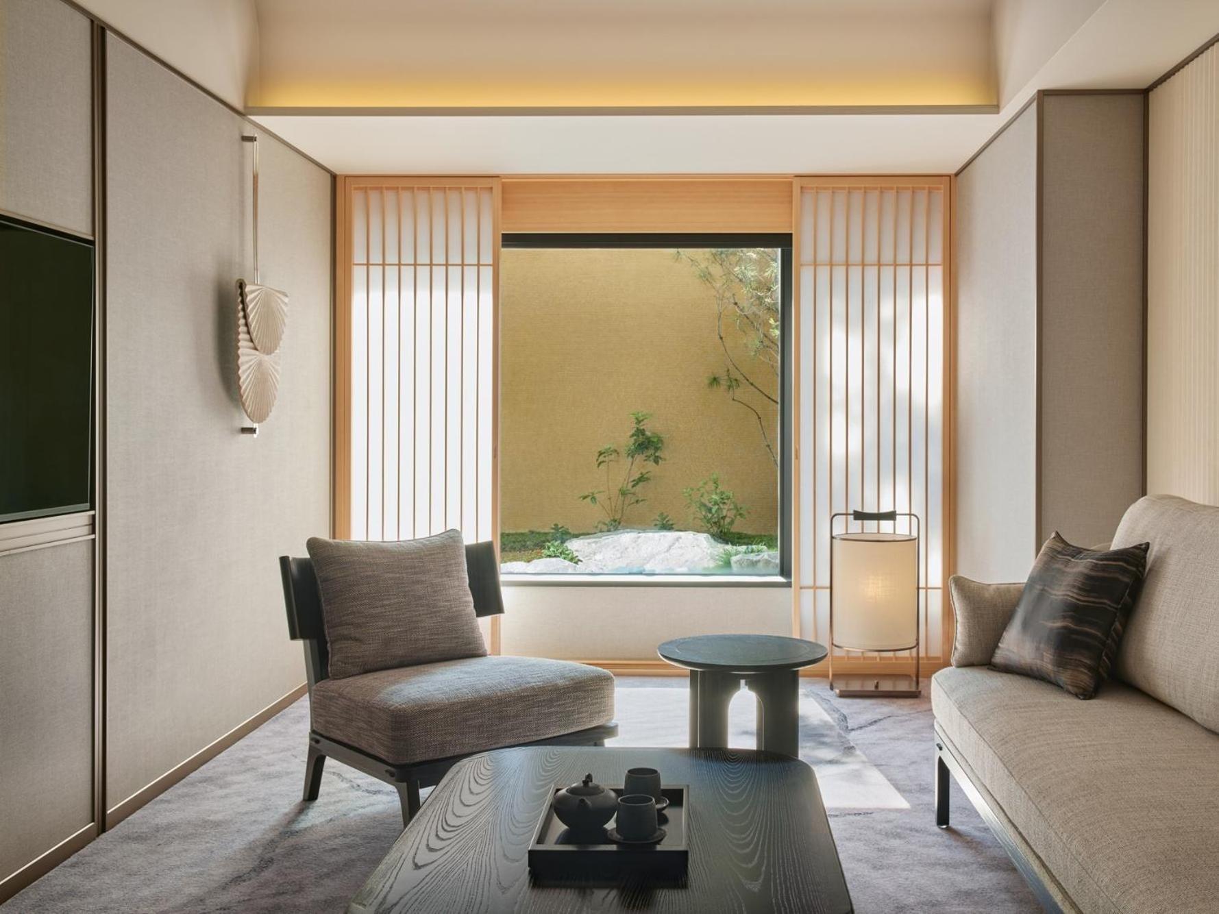 Dusit Thani Hotel 5*