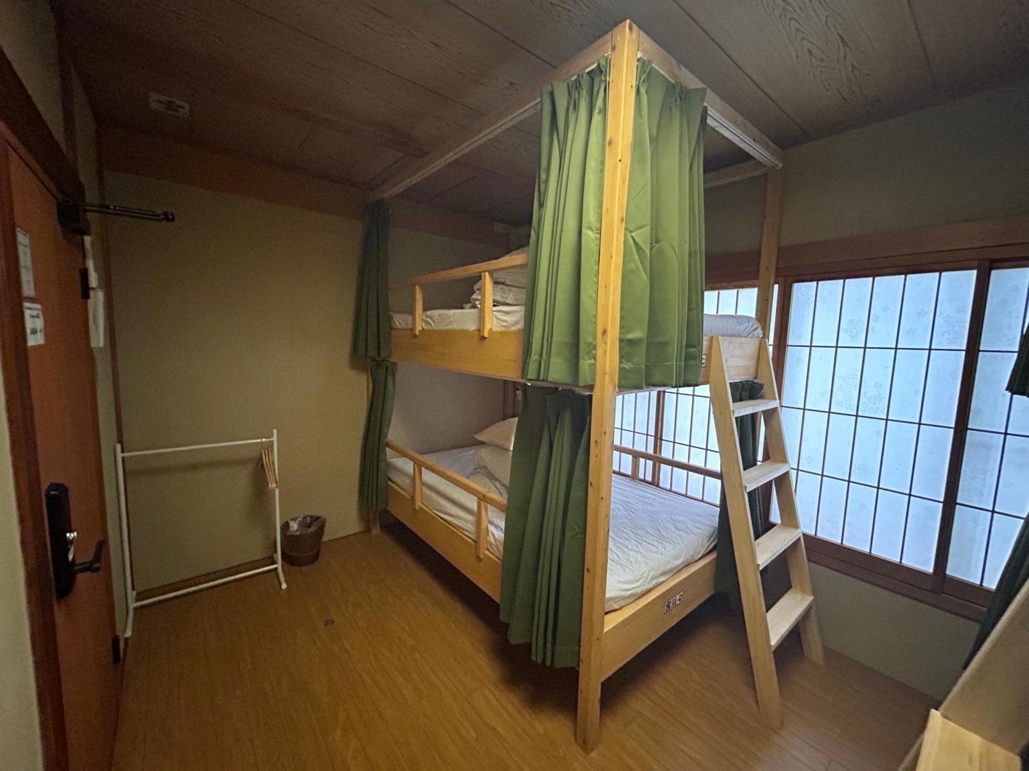 Gion Miyagawacyo Hanakanzashi Kyoto