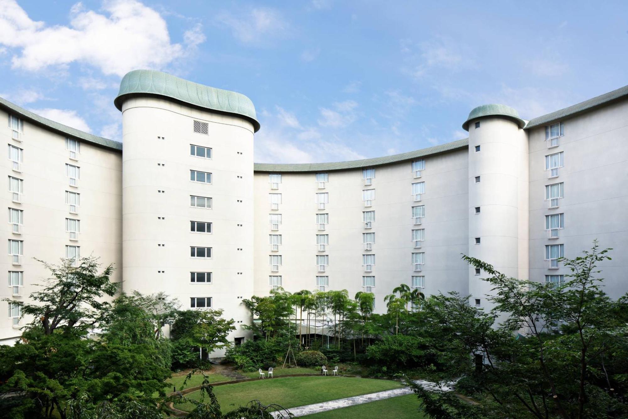 Hotel The Prince Takaragaike, Autograph Collection Kyoto