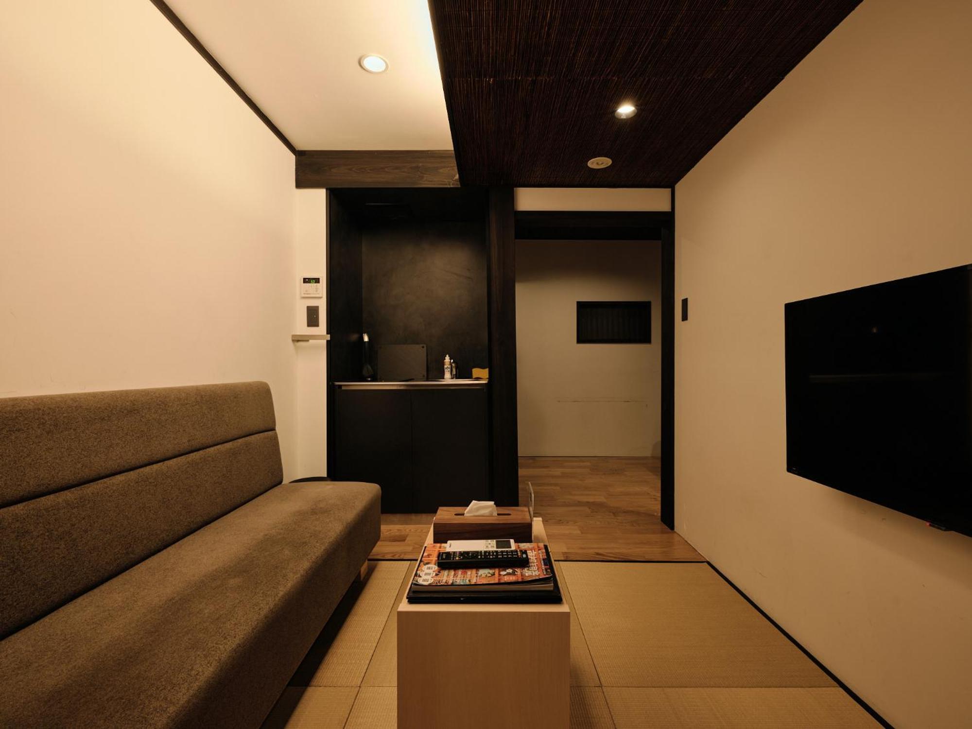 Tsumugi Shichijo-kagiyacho Kyoto