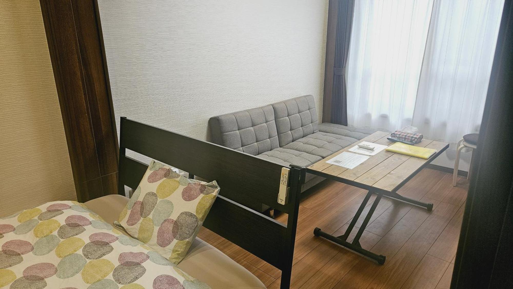 Royce Hanazono Apartment