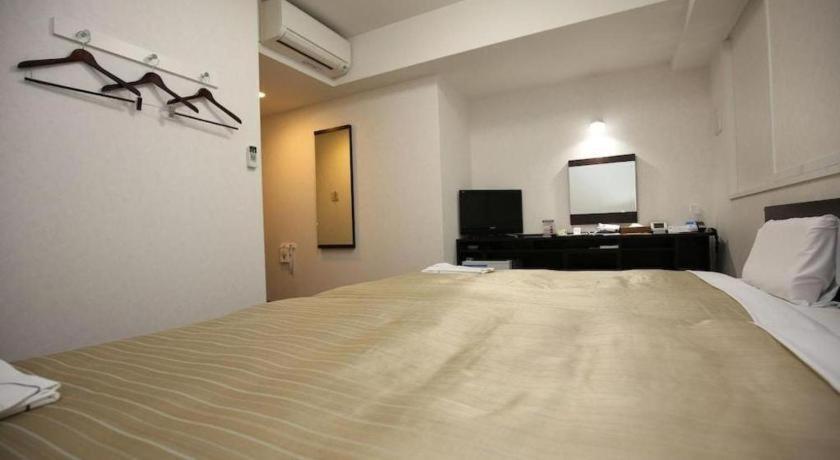 Plaza Annex Hotel 3*
