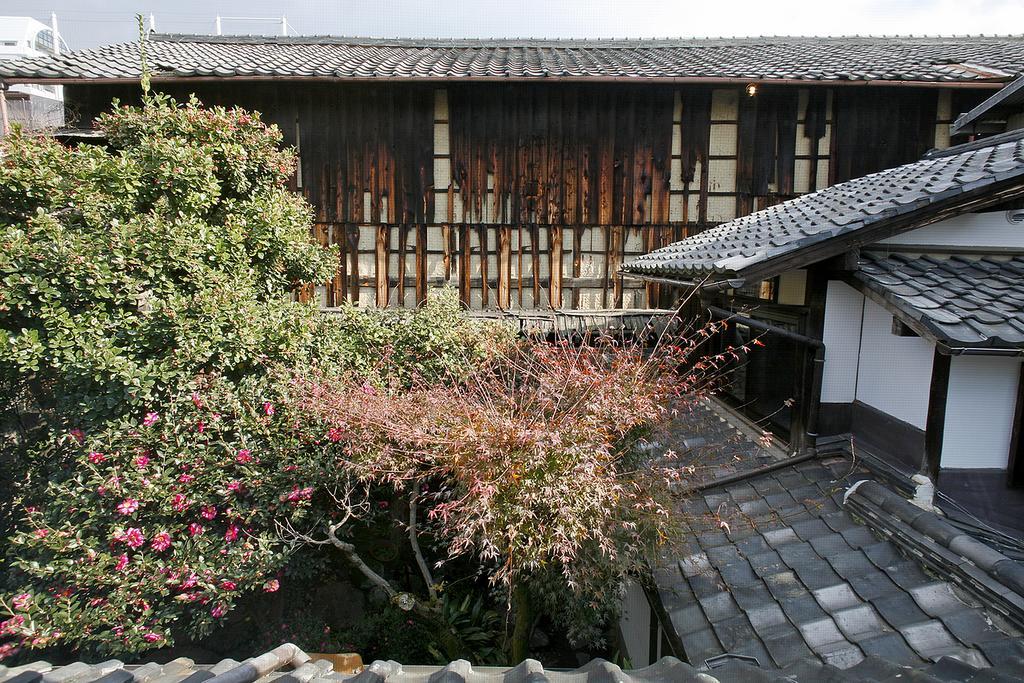 Hanare Gojo *
