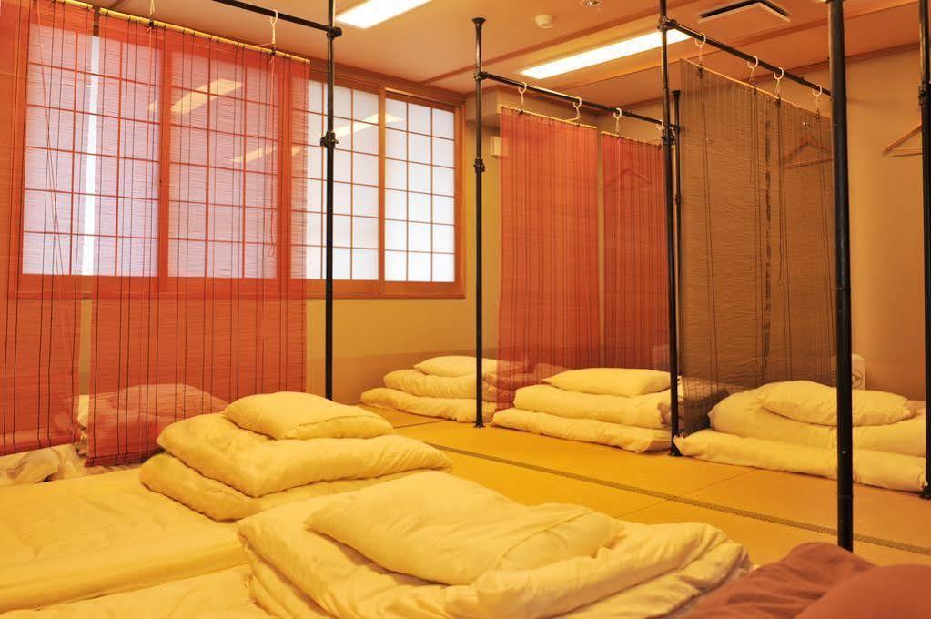 Lantern Hostel *