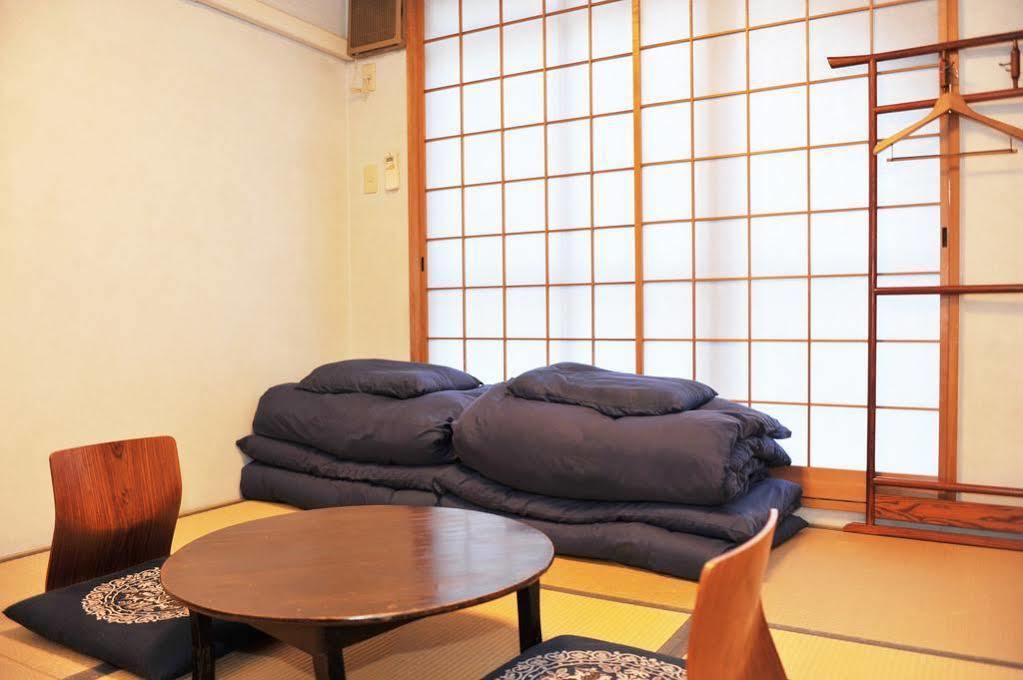 Lantern Hostel *