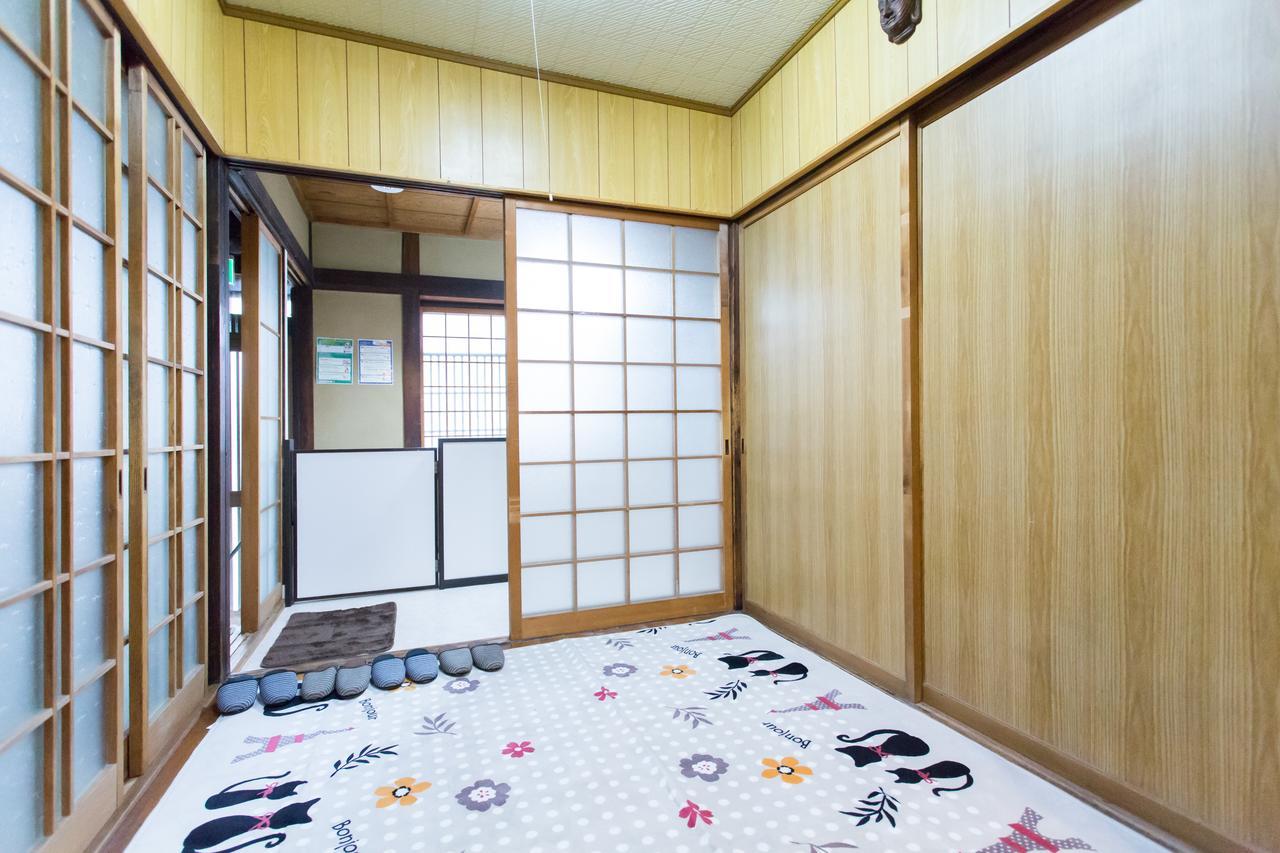 Holiday home Center 200 Years Old Traditional House Next To 2 Train Lines *