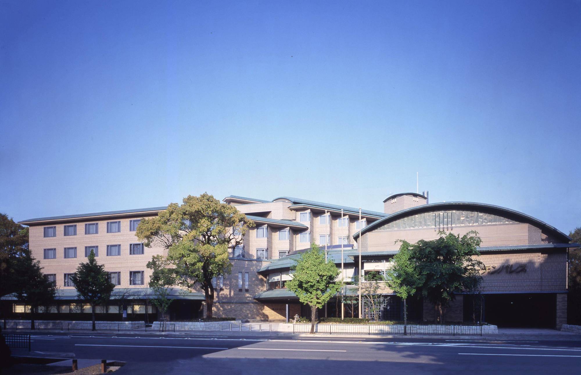 Garden Palace Hotel 3*