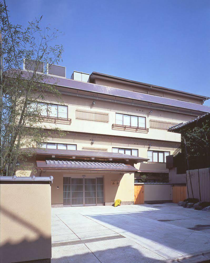 Gion Karaku