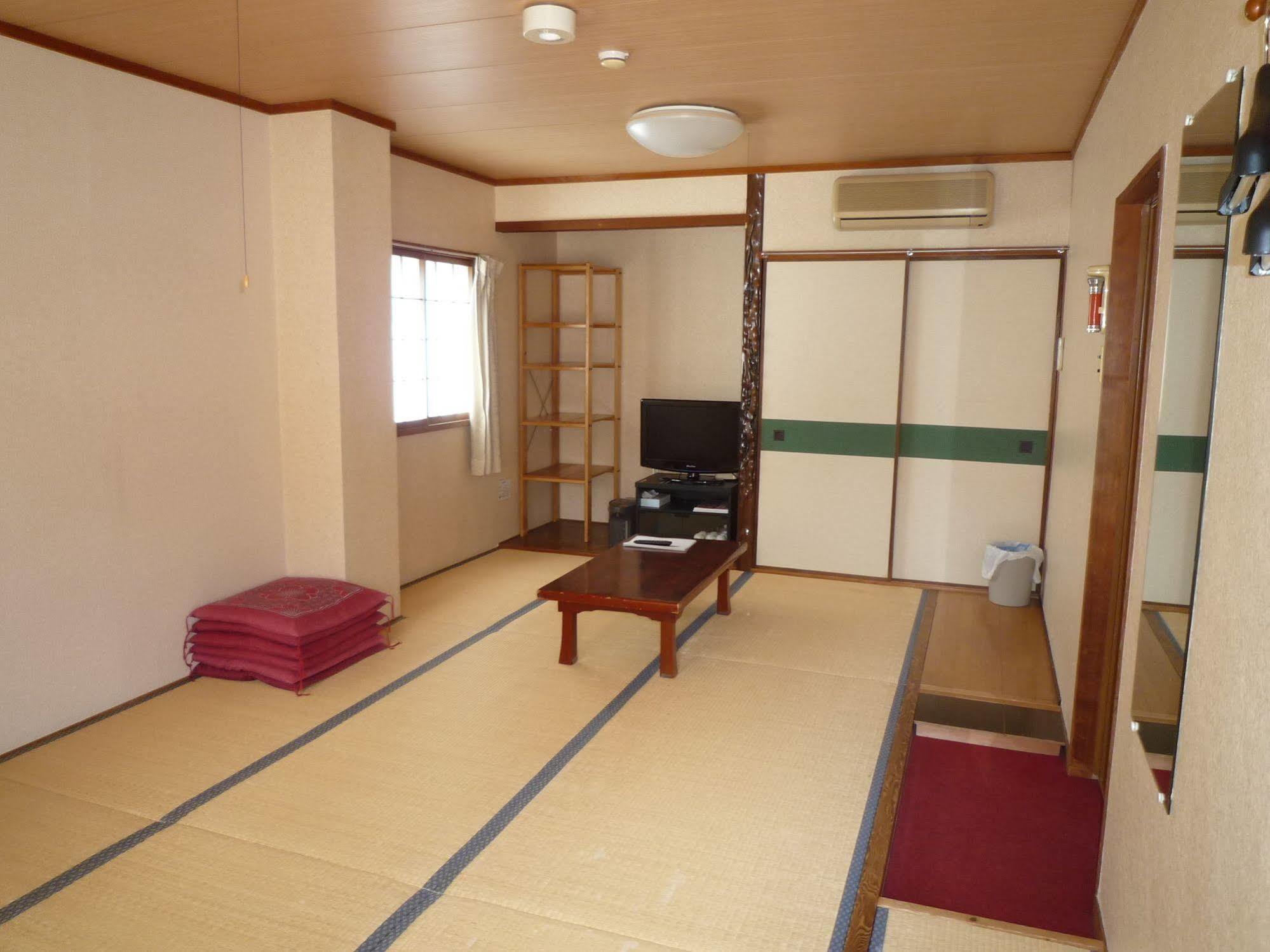 Tommy Rich Hostel *