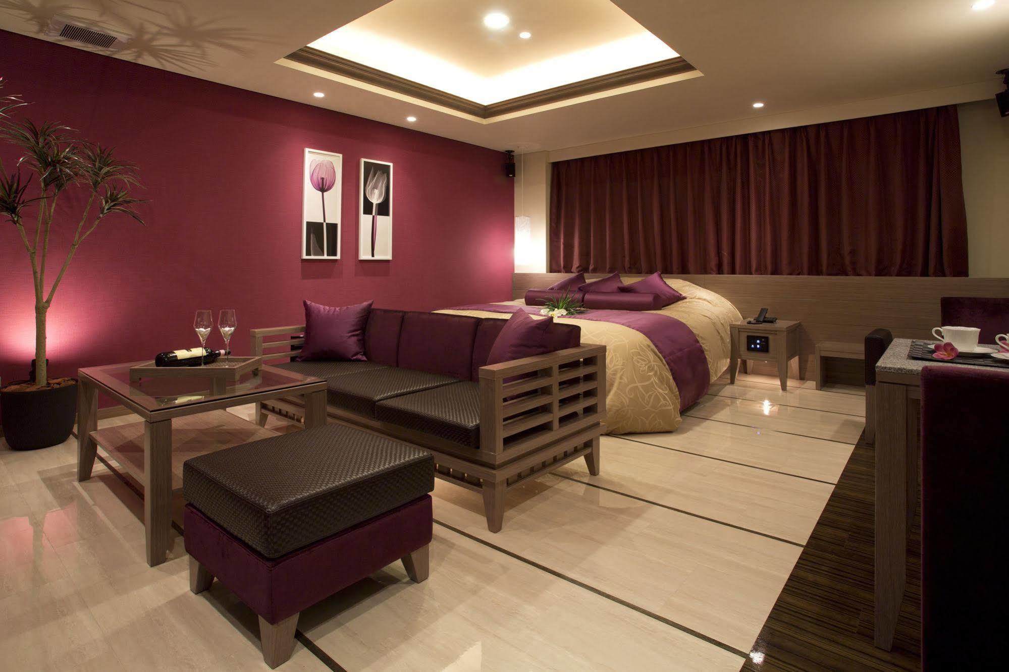 And Lotus Modern (adults Only) 2*