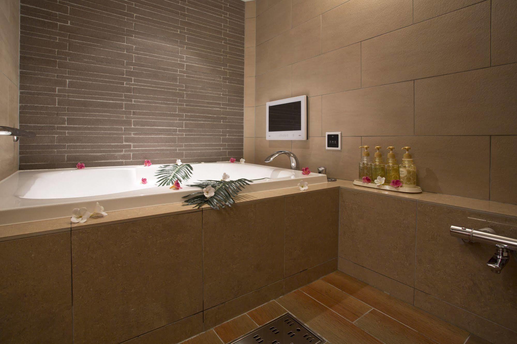 And Lotus Modern (adults Only) 2*