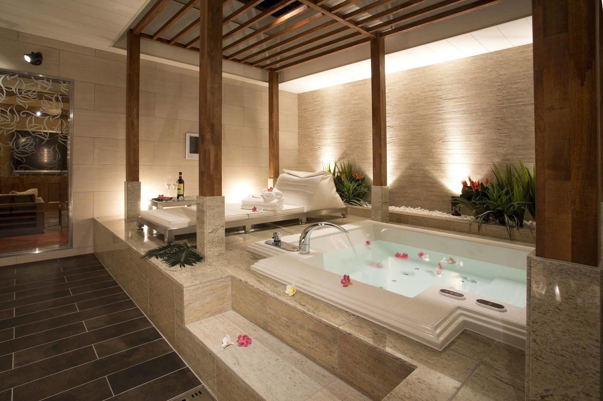 And Lotus Modern (adults Only) 2*