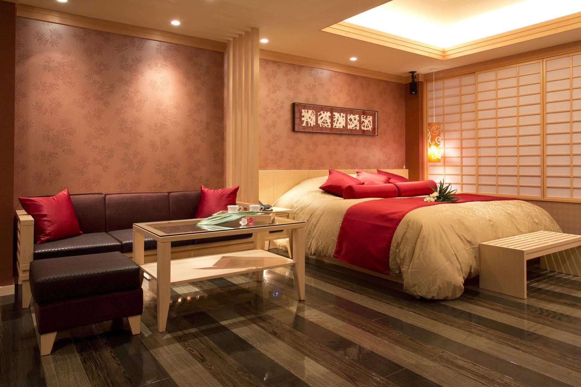 And Lotus Modern (adults Only) 2*