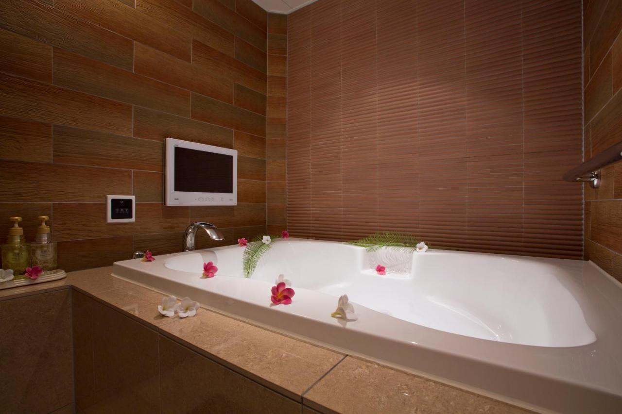 And Lotus Modern (adults Only) 2*