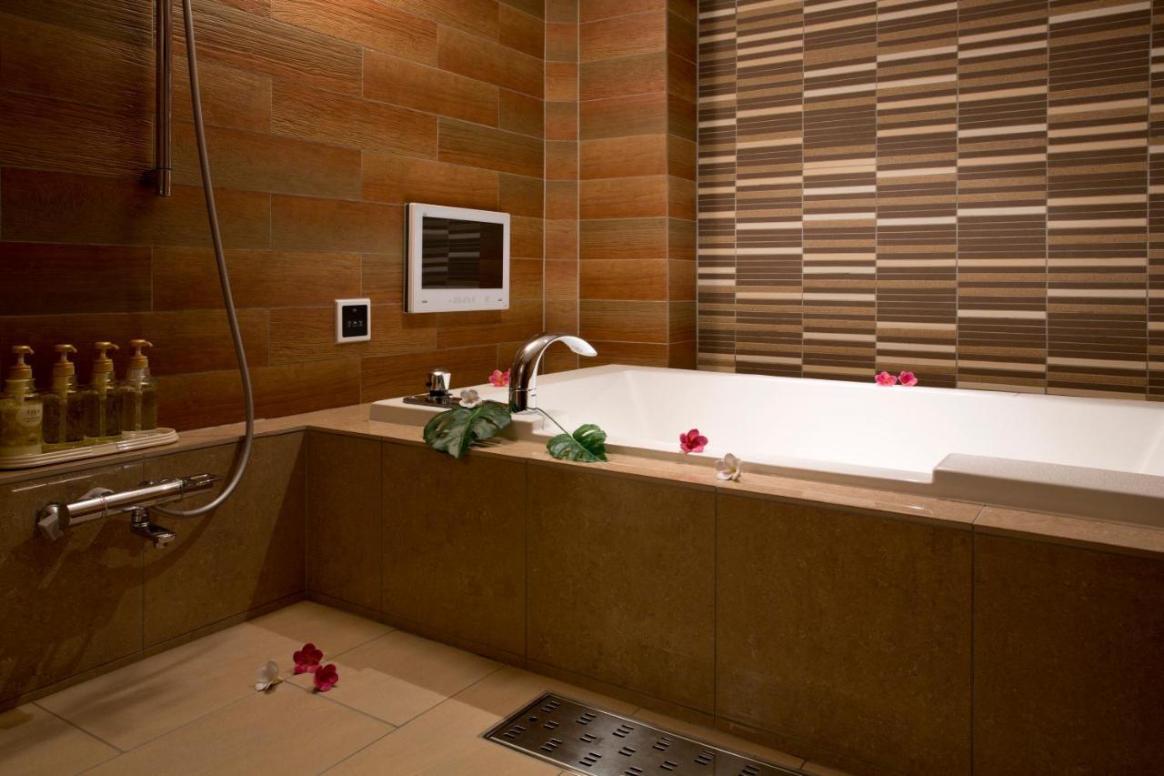 And Lotus Modern (adults Only) 2*