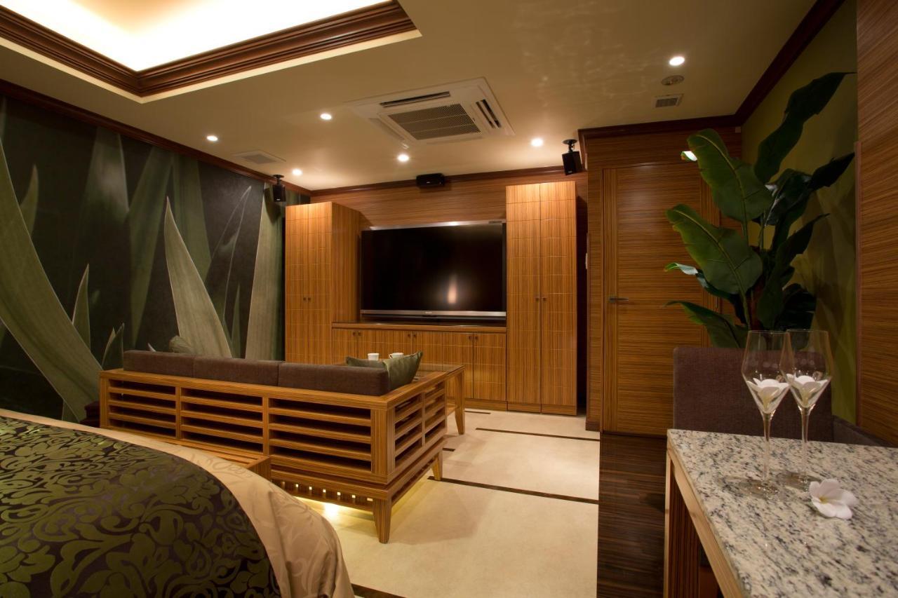 Hotel And Lotus Modern (adults Only)