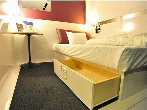 Capsule hotel First Cabin Karasuma For Women