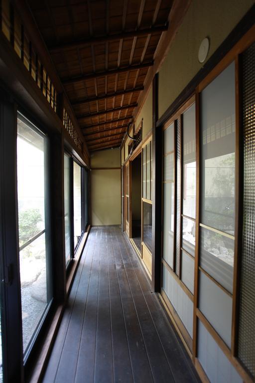Kyo Machiya No Yado Bettei Butsuguyacho *