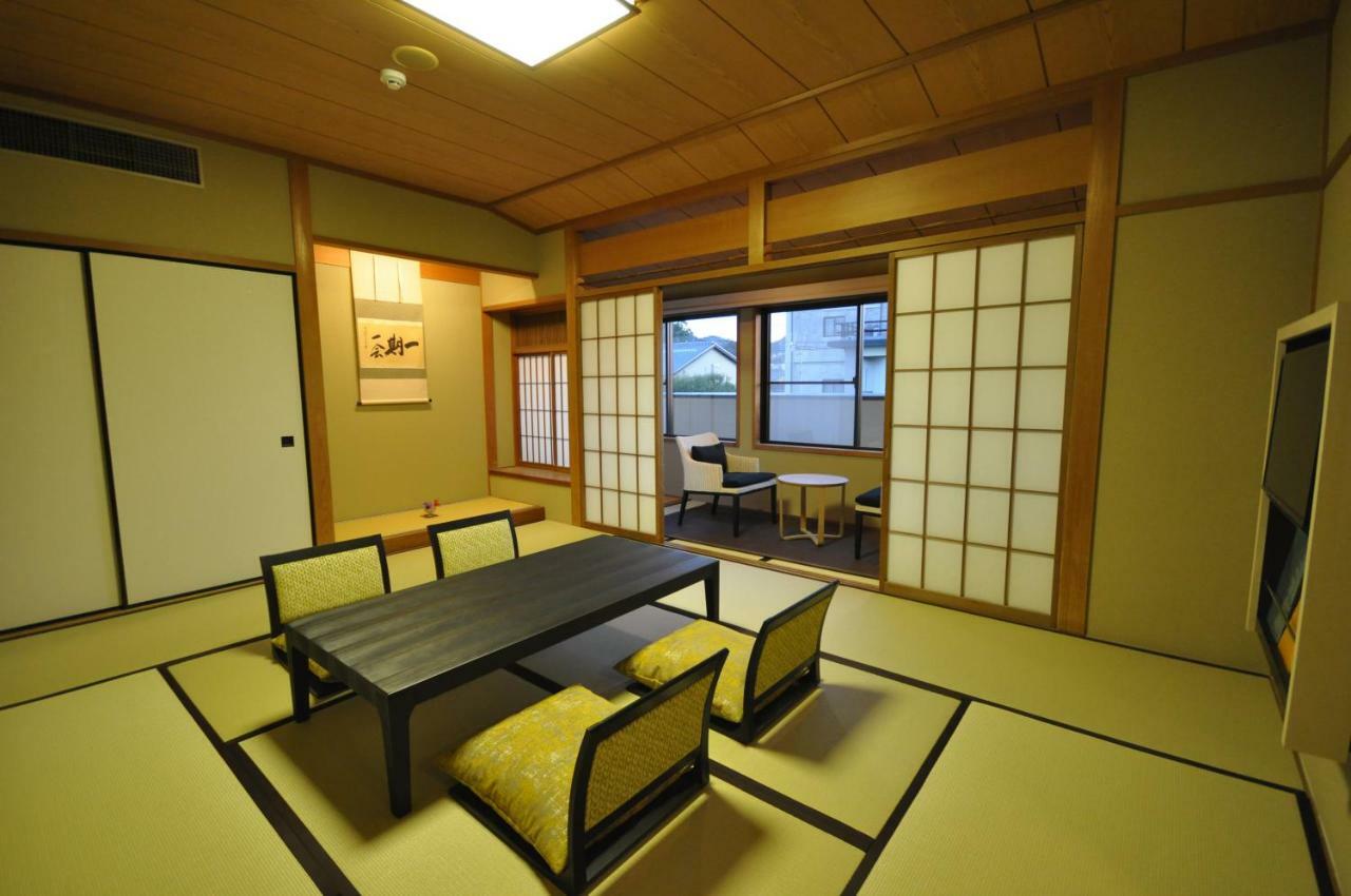 Gion Karaku