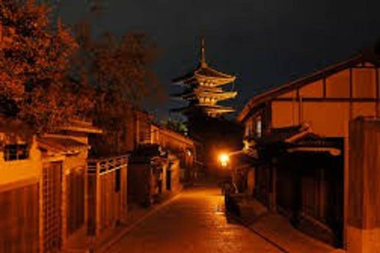 Close To Golden Temple -kinkakuji-
