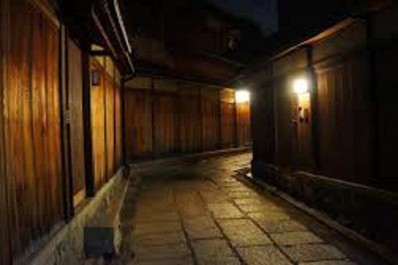 Close To Golden Temple -kinkakuji-