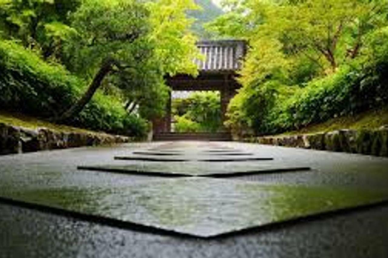 Close To Golden Temple -kinkakuji-