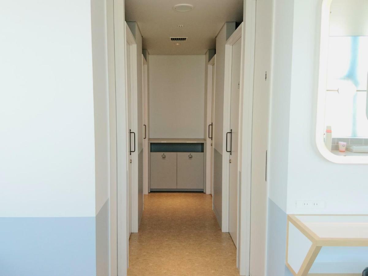 Hostel Cafetel Sanjo For Ladies *
