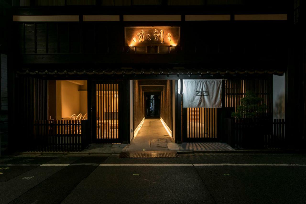 Zizi Gion