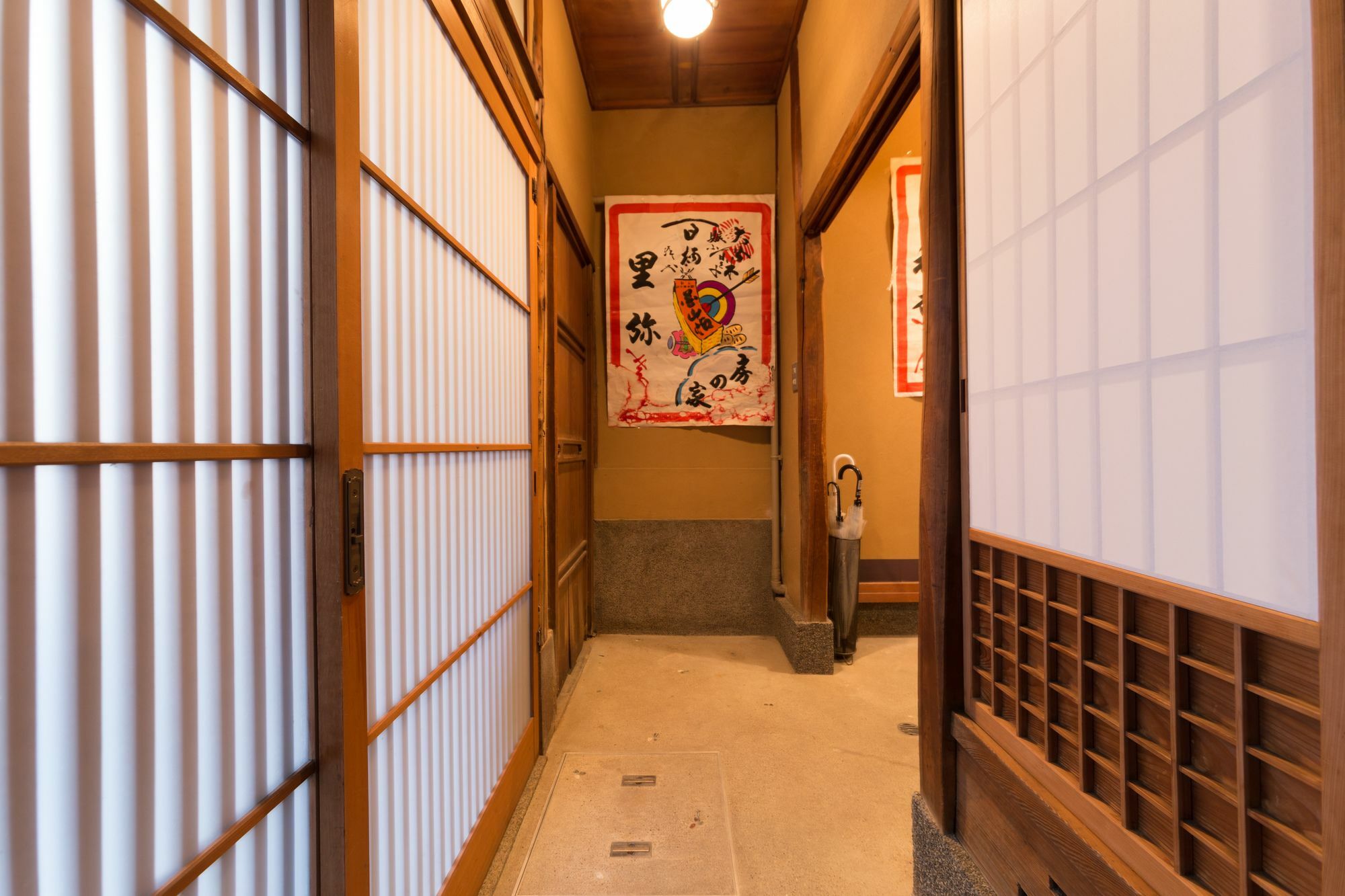 Kumomachiya Gionhanami * Kyoto