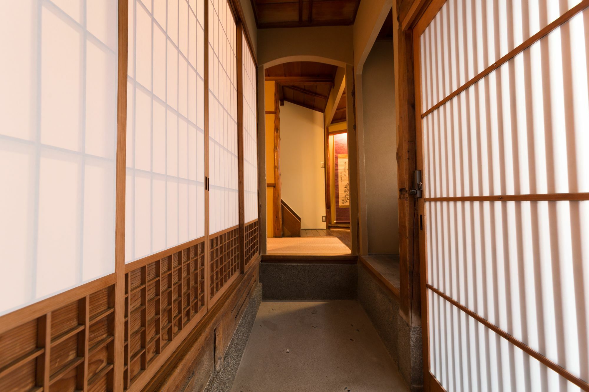 Kumomachiya Gionhanami Kyoto