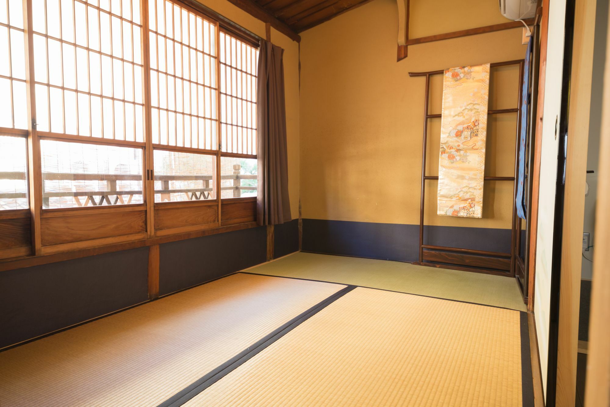 Kumomachiya Gionhanami * Kyoto