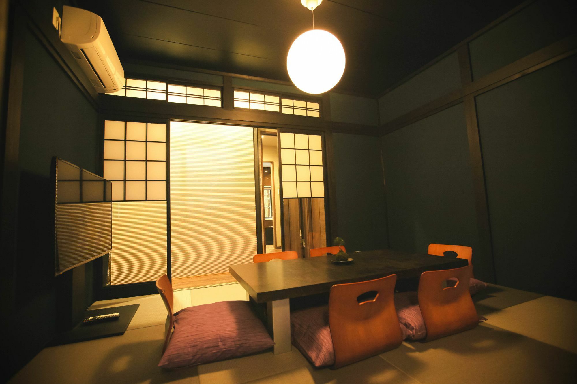 Hosta Nijo Aoi Kyoto