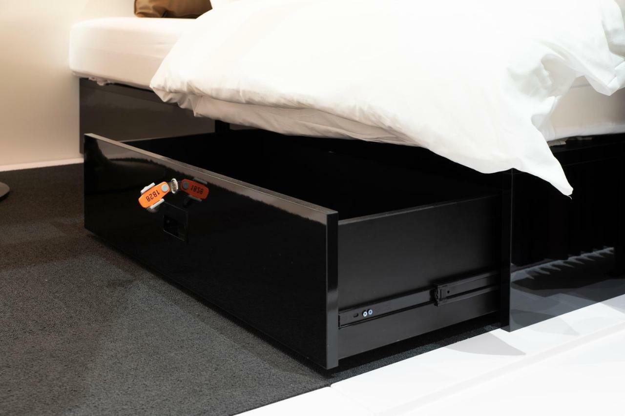 Capsule hotel ファーストキャビン京都二条城 Firstcabin Nijojo Kyoto
