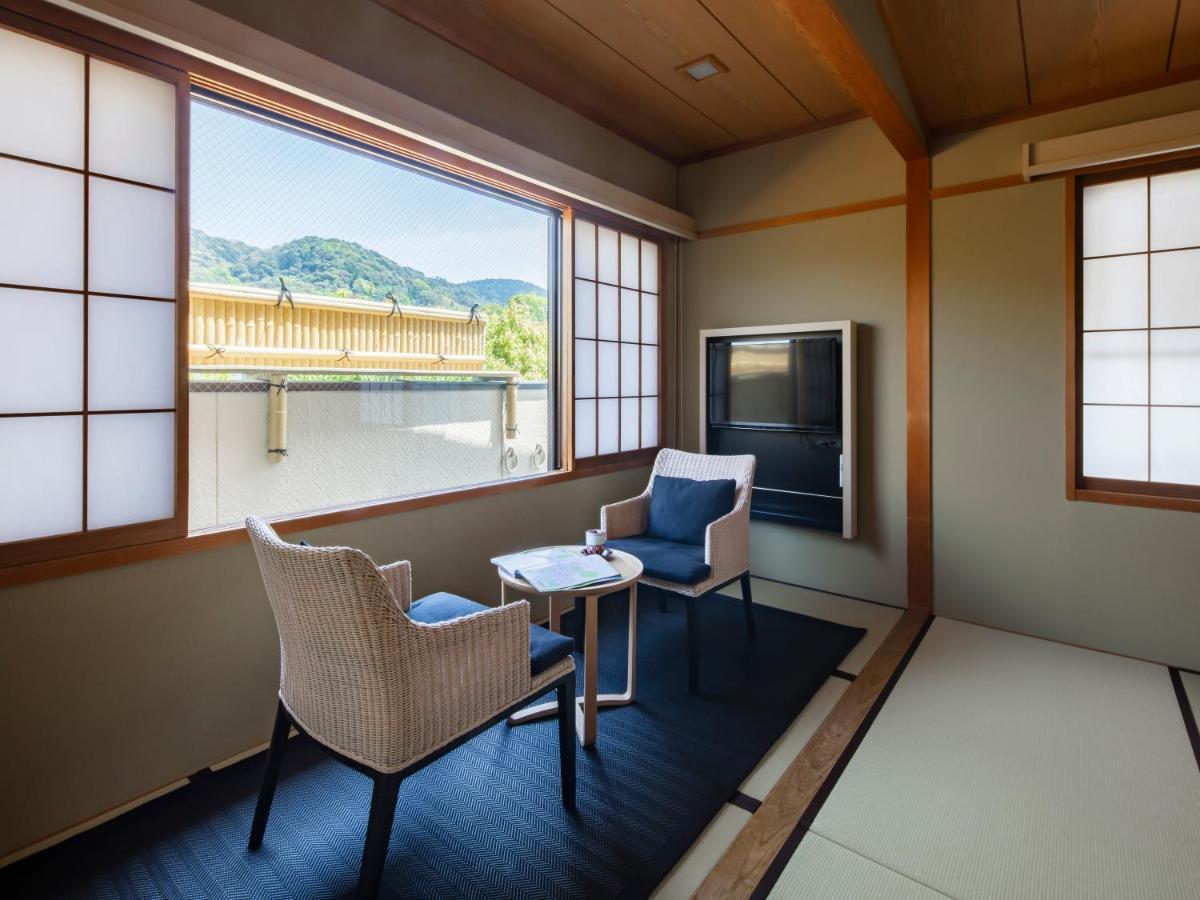 Gion Karaku