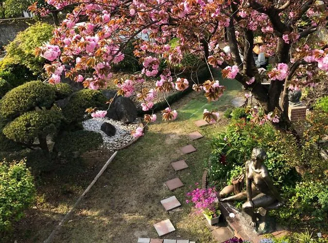 Sakura House
