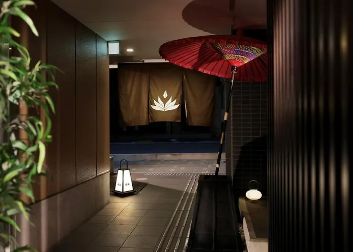 Marutamachi Crystal Hotel