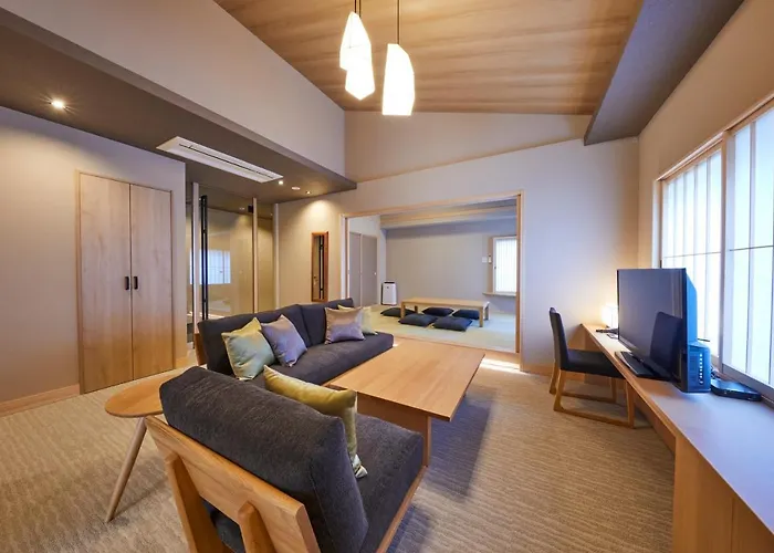 Rinn Shirakawa South