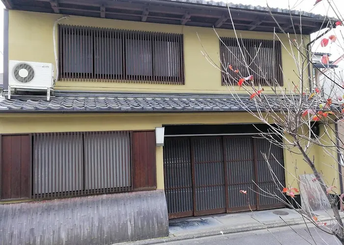 京都二条城近く京町屋120年の歴史に泊まる